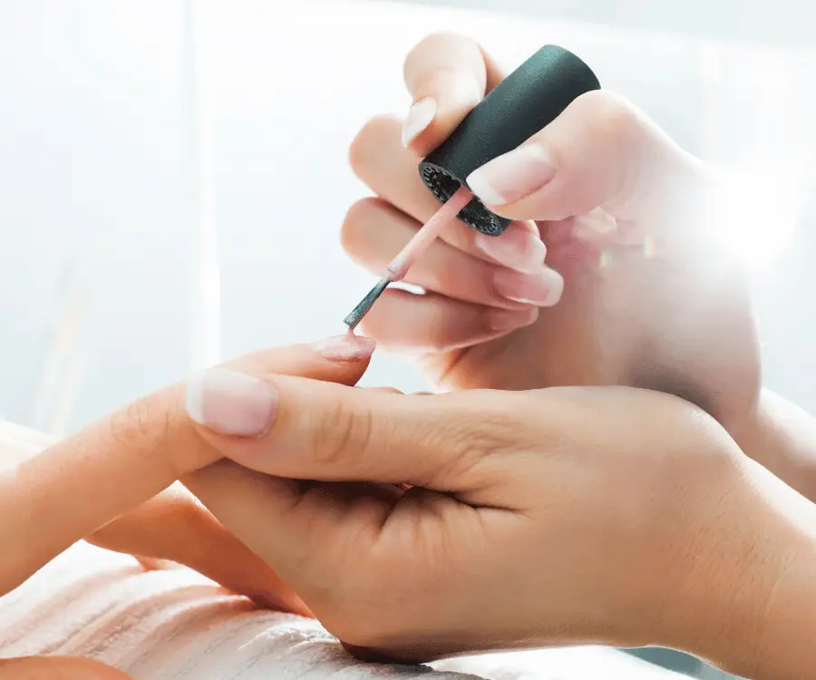 What Is a Nail Specialist in Florida?